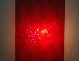 Małgorzata Pawlak, „Rysunek”, 2017, akryl na szkle, świetlówka (źródło: materiały prasowe organizatora)