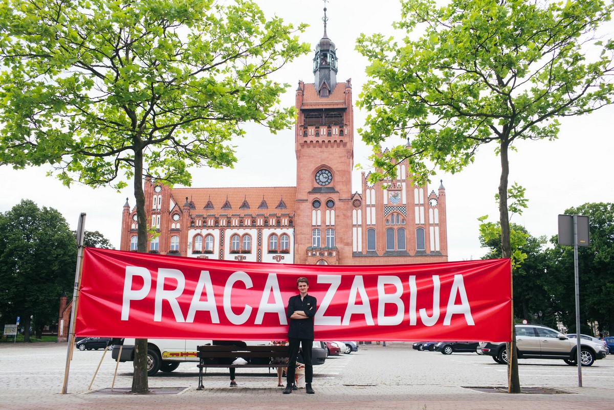 Gregor Różański, „Praca zabija”, 2017, Turnus Słupsk. Dzięki uprzejmości artysty (źródło: materiały prasowe organizatora)