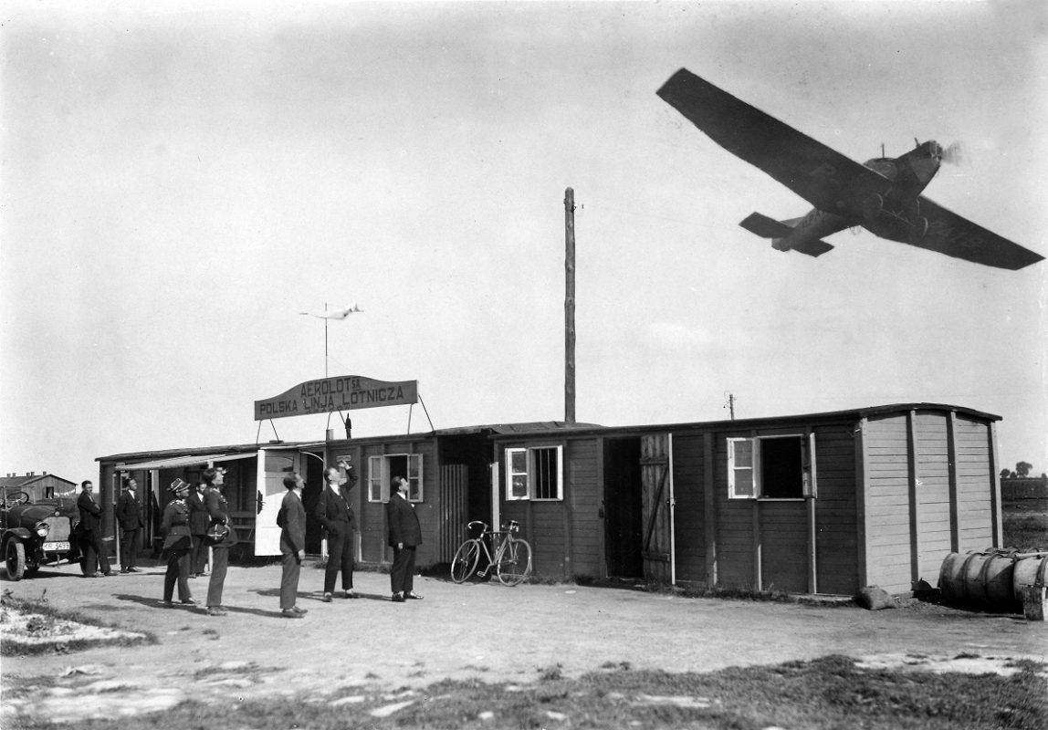 Samolot pasażerski Junkers F.13 nad cywilnym dworcem lotniczym w Rakowicach, fot. Agencja Fotograficzna „Światowid”, między 1925–1928 r. (źródło: materiały prasowe organizatora)