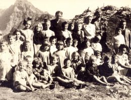 Polskie i żydowskie dzieci, podopieczni domu sierot w Poroninie, po 1945, wł. prywatna (źródło: materiały prasowe organizatora)