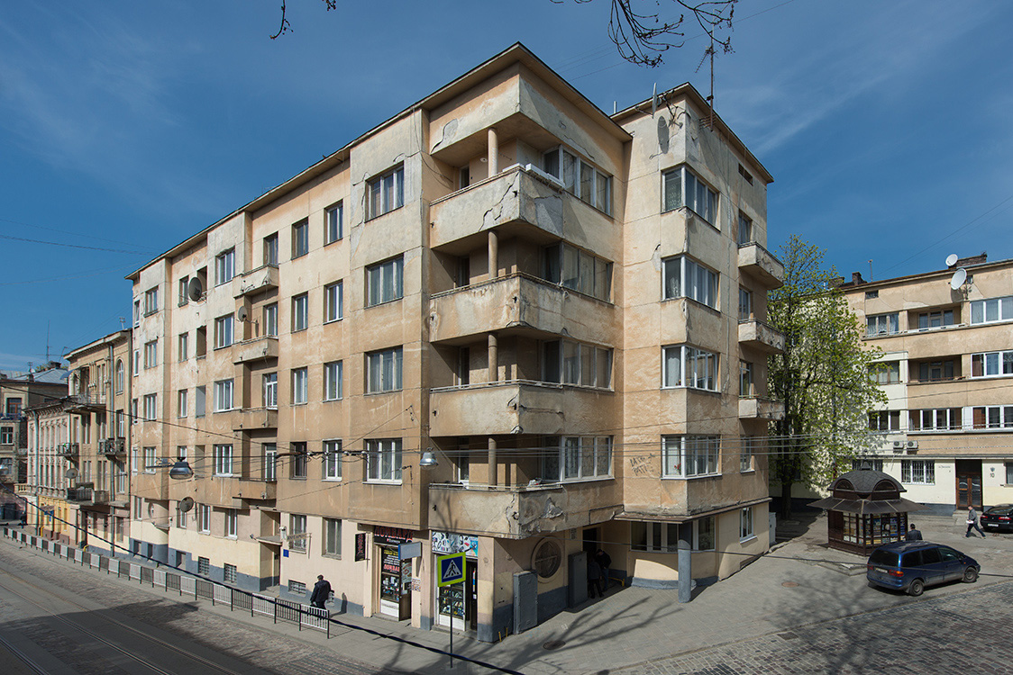 Zespół domów czynszowych na rogu ulicy Potockiego (obecnie Czuprynky 16, 16a, 18) wybudowany według projektu Ferdynanda Kasslera w 1938 roku, stan obecny, fot. Paweł Mazur (źródło: materiały prasowe organizatora)