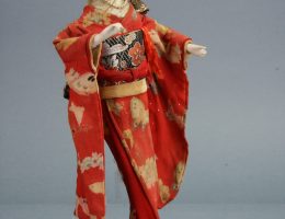 Lalka ishō ningyō. Maiko, geisha praktykantka. Koniec XIX w. Ze zbiorów Muzeum Lalek w Pilźnie, fot. Włodzimierz Bohaczyk (źródło: materiały prasowe organizatora)