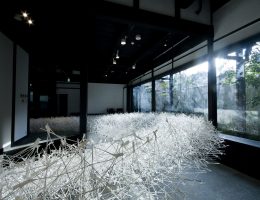 Instalacja do wystawy „Musunde. Hiraite” (źródło: materiały prasowe organizatora)