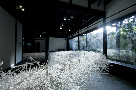 Instalacja do wystawy „Musunde. Hiraite” (źródło: materiały prasowe organizatora)