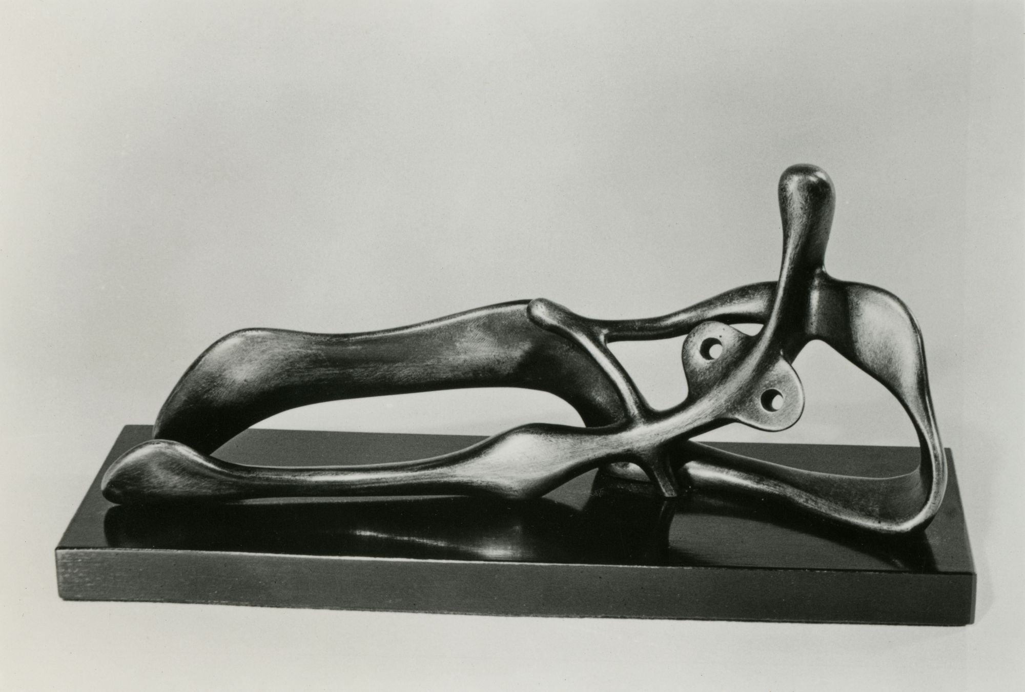 „Reclining Figure: Snake”, 1939–40 (źródło: materiały prasowe organizatora)