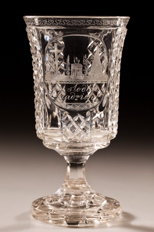 Pucharek z napisem „Żyj słodka nadziejo!”, Czechy, po 1831?, szkło: Gräfflich Harrahsche Glasfabrik Neuwelt (Nový Svět) (źródło: materiały prasowe organizatora)