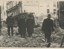 Stanisław Kulczyński na gruzach Breslau, ok. 1945, fot. archiwum ZNiO (źródło: materiały prasowe organizatora)