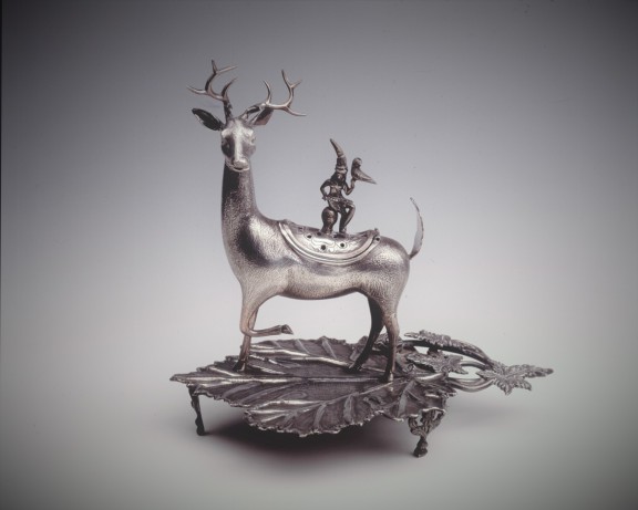Kadzielnica w formie jelenia, autor nieznany XIX w., srebro, 25 × 16,5 × 23 cm, Colección Barbosa-Stern (źródło: materiały prasowe organizatora)