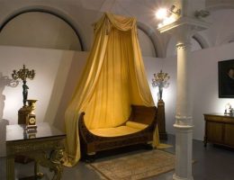 Łóżko w stylu empire, ok. 1810–1820. Śląsk(?), zbiory Muzeum Narodowego we Wrocławiu (źródło: materiały prasowe organizatora)