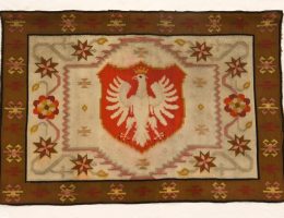 Kilim z herbem Polski, NN, Polska, pocz. XX w., wełna, tkany ręcznie, fot. © MNG (źródło: materiały prasowe organizatorów)