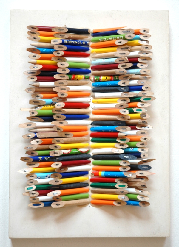 Grzegorz Sztwiertnia, „Sequel”, ołówki, klej na desce, Galeria Sztuki w Legnicy (źródło: materiały prasowe organizatorów)