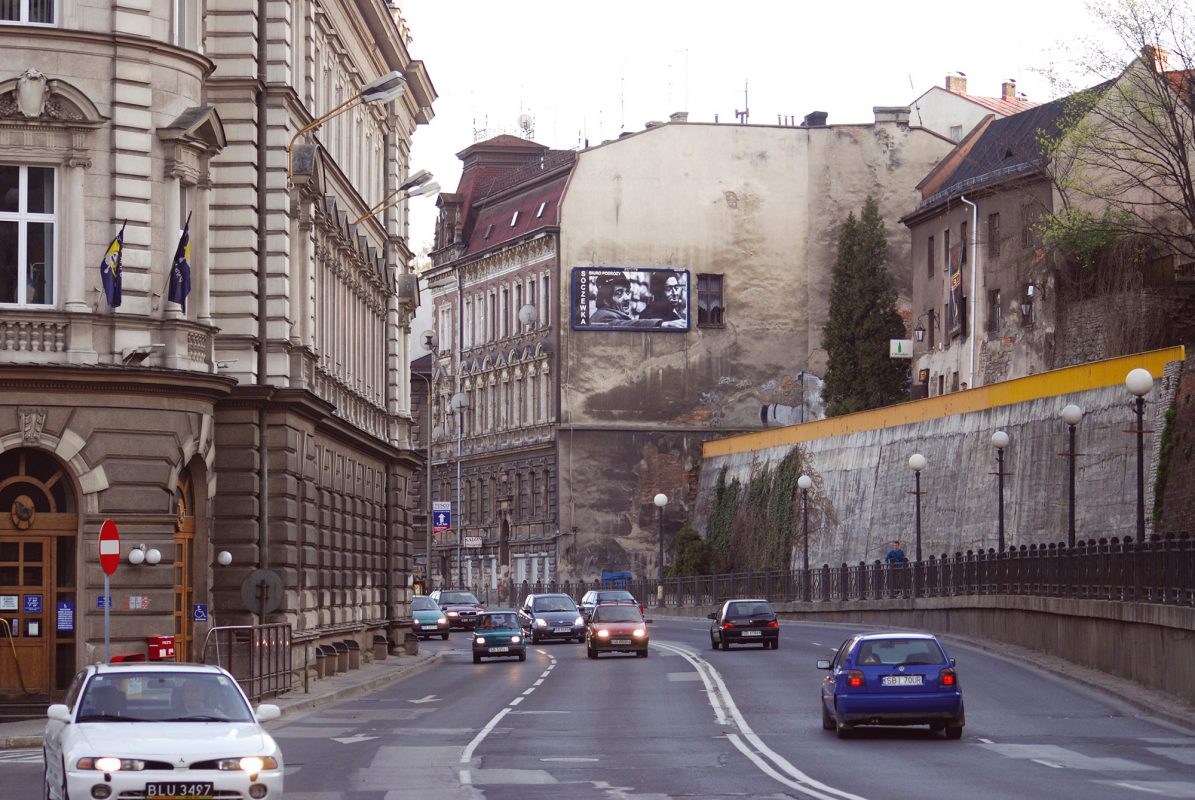 Banner biura podróży, Soczewka na ulicach Bielska Białej, 2007, fot. z archiwum artysty (źródło: materiały prasowe organizatora)