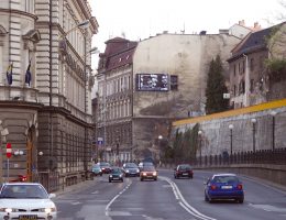 Banner biura podróży, Soczewka na ulicach Bielska Białej, 2007, fot. z archiwum artysty (źródło: materiały prasowe organizatora)